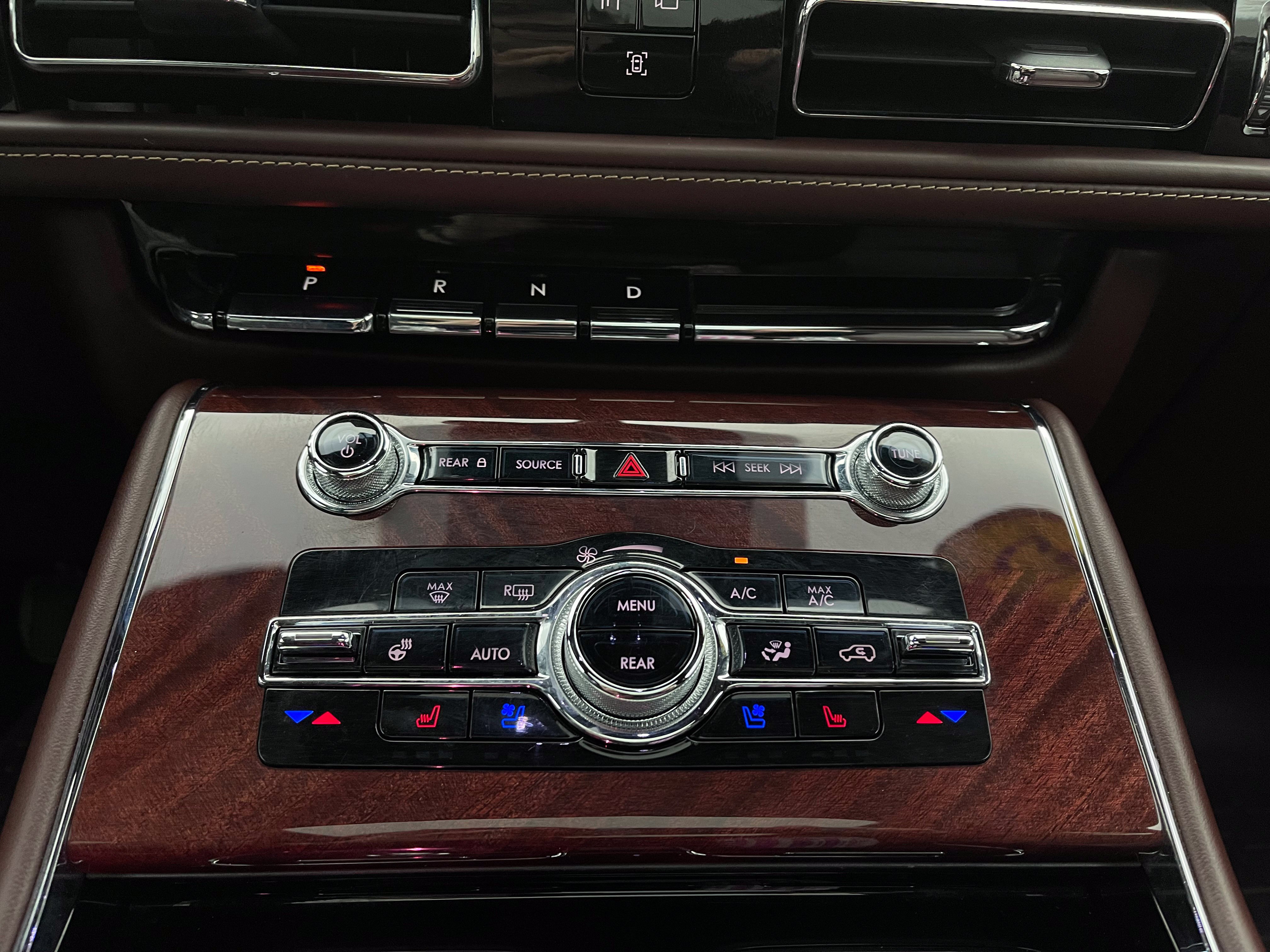 Used 2023 Lincoln Aviator Black Label w/ Dynamic Handling Package AWD/4WD image 32