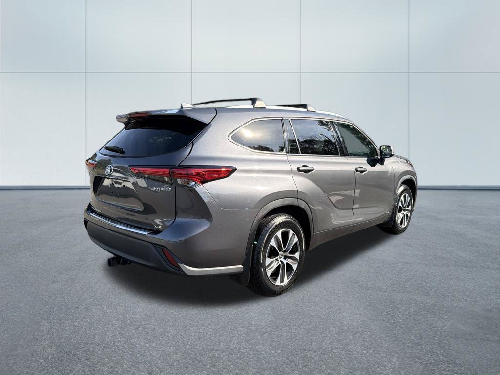 Used 2022 Toyota Highlander XLE AWD/4WD image 5