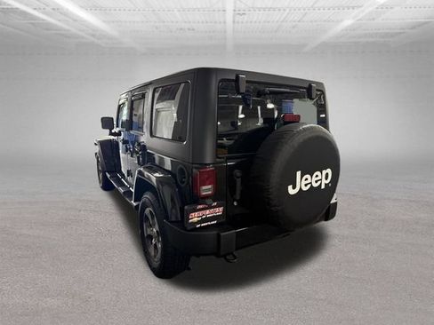 Used 2016 Jeep Wrangler Unlimited Sahara AWD/4WD image 6