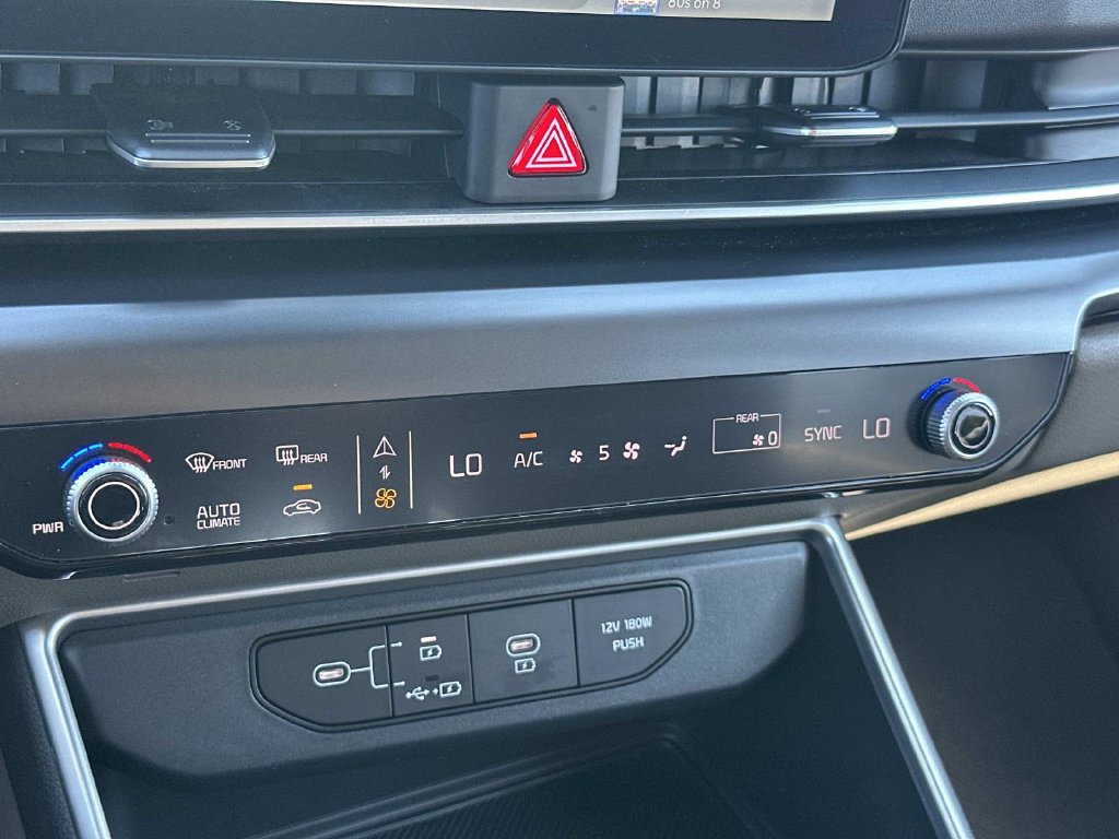 Used 2025 Kia Carnival FWD image 20