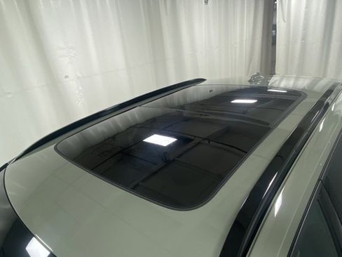 Certified 2025 Volvo XC40 B5 Ultra image 5