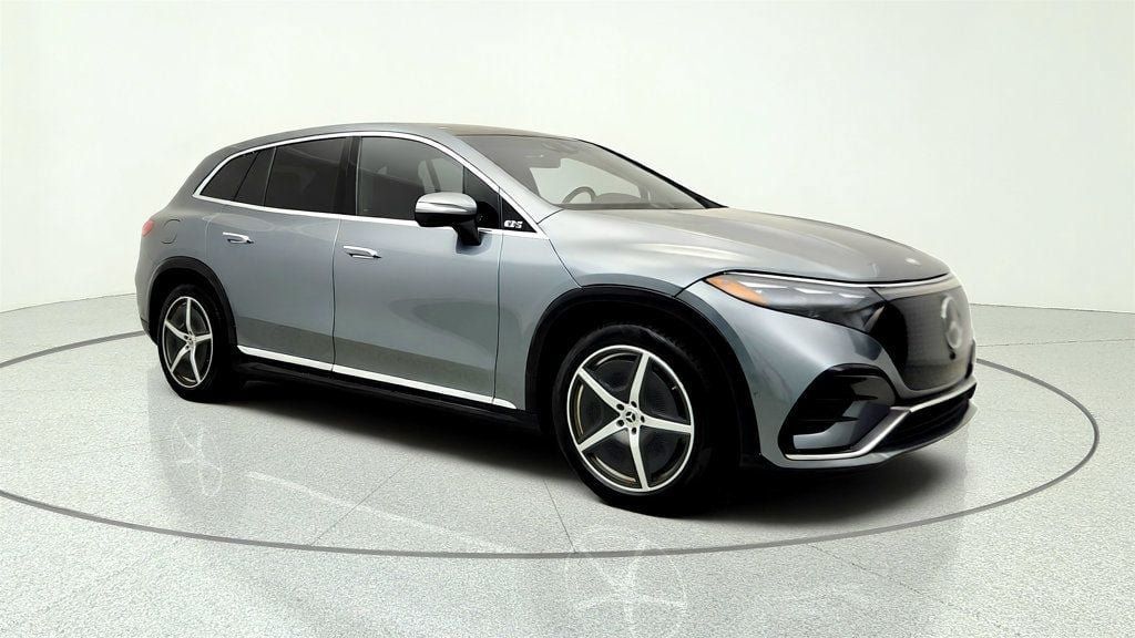 Used 2023 Mercedes-Benz EQS 580 4MATIC SUV image 3