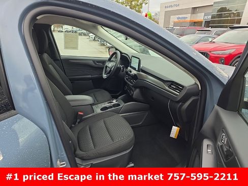 Used 2018 Ford Escape Titanium w/ Ford Safe & Smart Package image 11