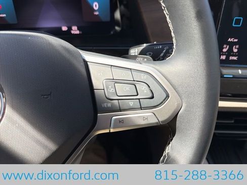 Used 2025 Volkswagen Atlas SE AWD/4WD image 16