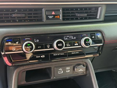 Used 2025 Honda Pilot Black Edition image 22