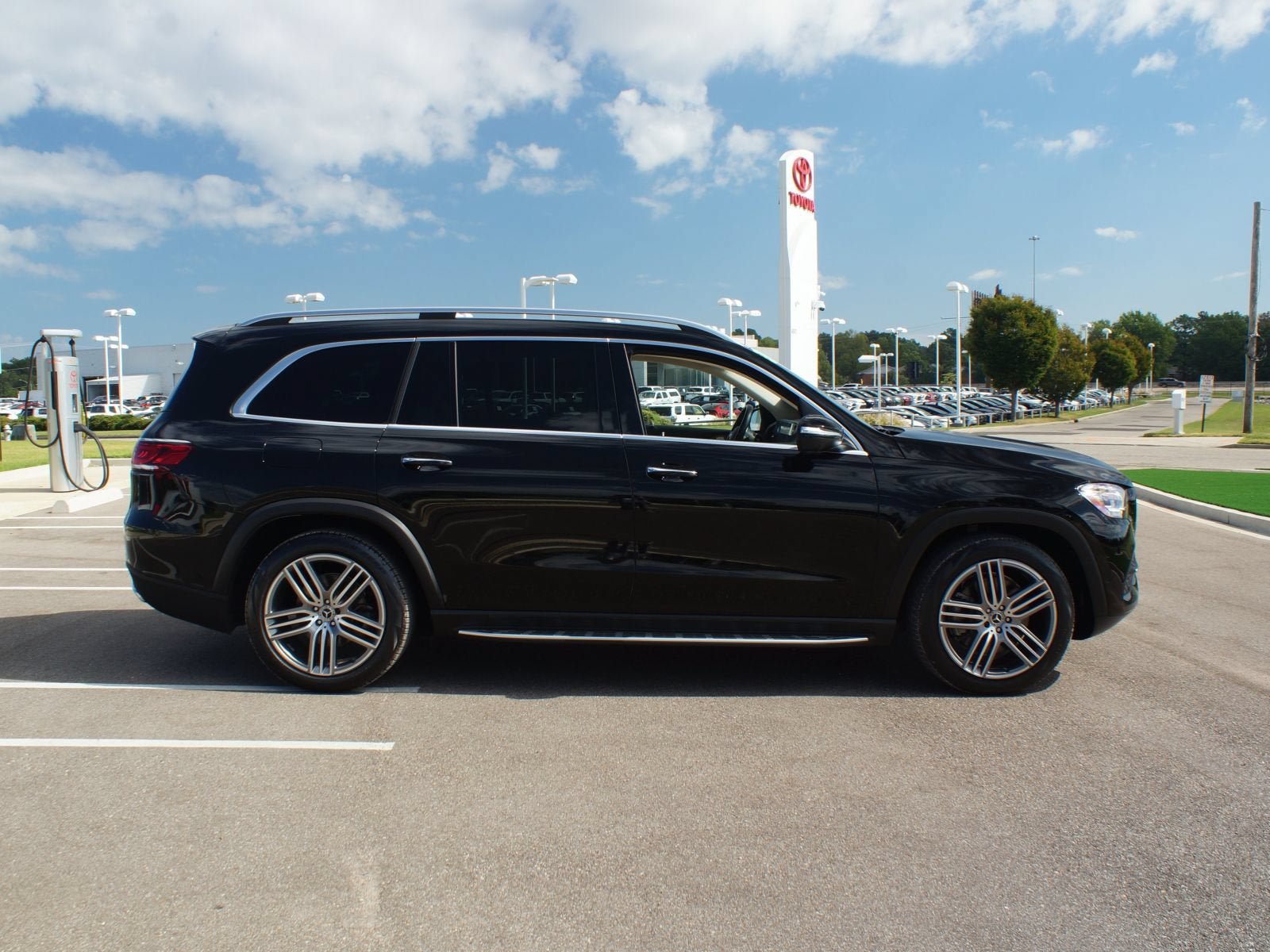 Used 2021 Mercedes-Benz GLS 450 4MATIC image 23