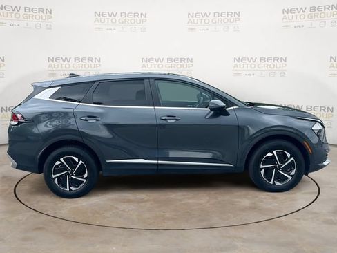 Used 2023 Kia Sportage LX AWD/4WD image 6