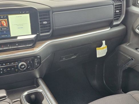 Used 2022 Chevrolet Silverado 1500 LT RWD image 18