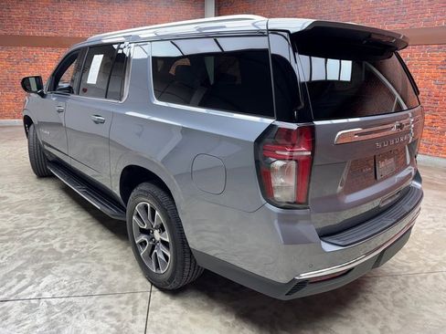 Used 2021 Chevrolet Suburban LT image 3