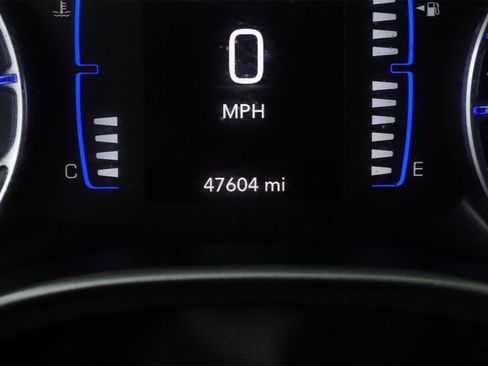 Used 2019 Chrysler Pacifica Touring-L image 12