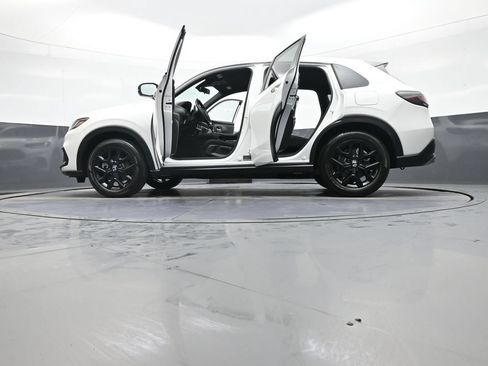 Used 2025 Honda HR-V Sport image 47