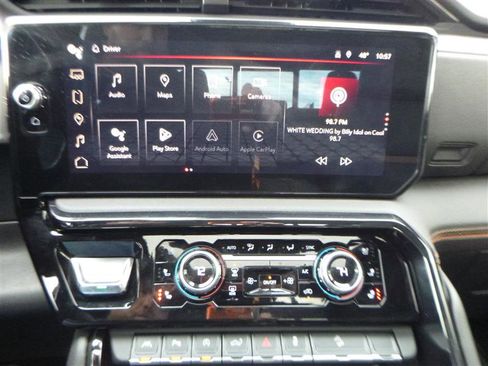 Used 2024 GMC Sierra 1500 AT4 w/ Technology Package AWD/4WD image 16