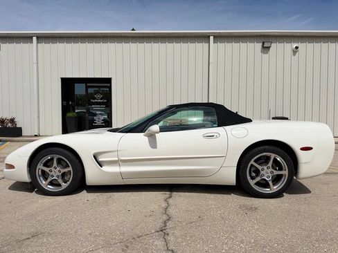 Used 2001 Chevrolet Corvette Convertible w/ Preferred Equipment Group2 RWD image 2