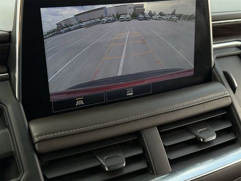 Used 2021 Chevrolet Tahoe Z71 image 18