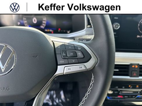 New 2026 Volkswagen Taos SE FWD image 18