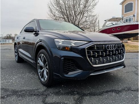 Used 2024 Audi Q8 Prestige AWD/4WD image 3