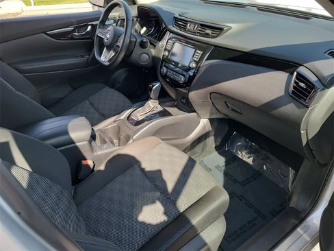 Used 2022 Nissan Rogue Sport SV image 19