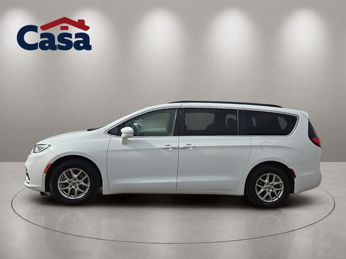 Used 2022 Chrysler Pacifica Touring-L FWD image 3
