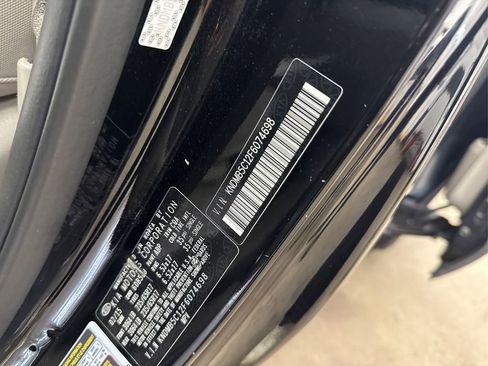 Used 2015 Kia Sedona LX w/ LX Convenience Package image 16