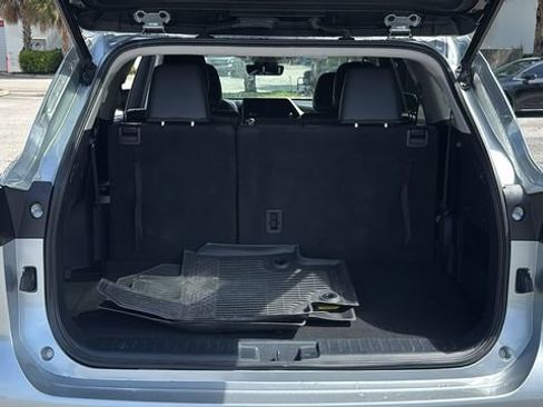 Used 2023 Toyota Highlander XLE FWD image 9