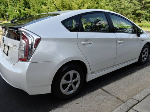 Used 2015 Toyota Prius Two FWD image 3