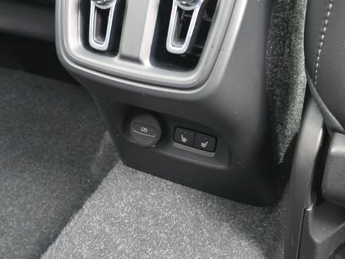 Used 2021 Volvo XC40 T5 Momentum w/ Premium Package image 28