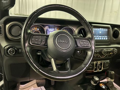 Used 2022 Jeep Gladiator Willys image 15