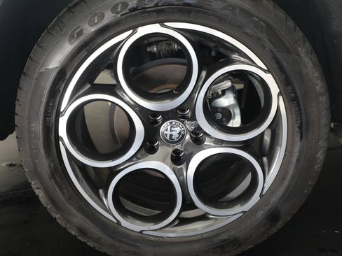 Used 2025 Alfa Romeo Tonale image 24