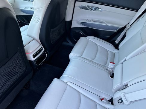 Used 2023 Genesis GV70 2.5T w/ Advanced Package image 13