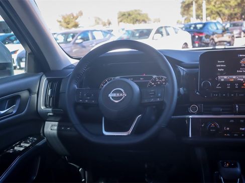 Used 2023 Nissan Pathfinder SL w/ Lighting Package (N92) image 21