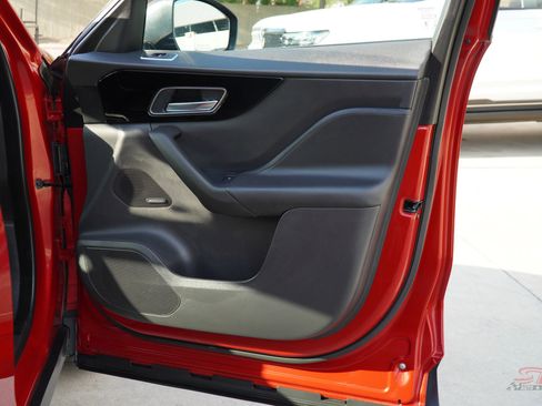 Used 2019 Jaguar F-PACE Premium image 19