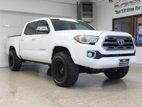 Used 2017 Toyota Tacoma Limited image 3
