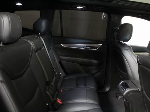 Used 2022 Cadillac XT6 Luxury image 12