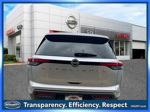 Used 2025 Nissan Pathfinder SV AWD/4WD image 5