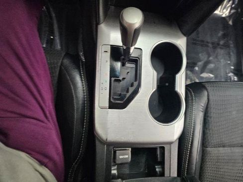 Used 2014 Toyota Camry SE FWD image 17