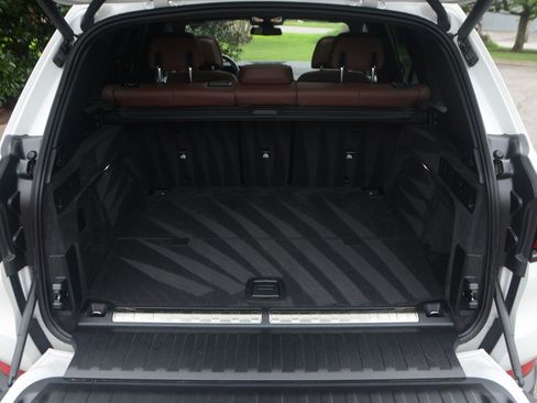 Used 2025 BMW X5 xDrive50e AWD/4WD image 25