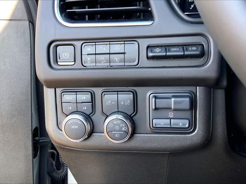 Used 2024 GMC Yukon AT4 w/ Technology Package AWD/4WD image 36