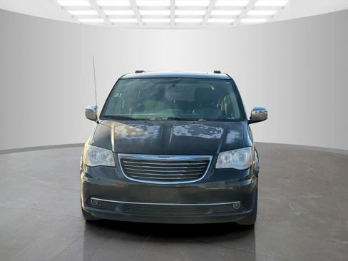 Used 2011 Chrysler Town & Country Touring-L w/ Entertainment Group #2 image 10