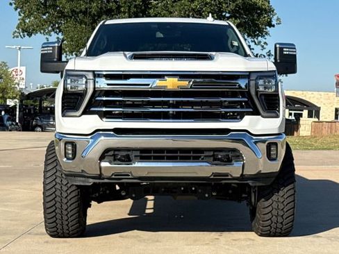 Used 2024 Chevrolet Silverado 2500 LTZ AWD/4WD image 2