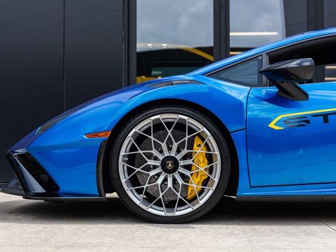 Used 2022 Lamborghini Huracan STO RWD image 4
