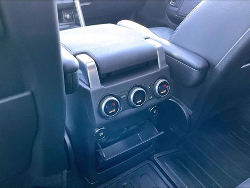 Used 2020 Land Rover Discovery Landmark image 32
