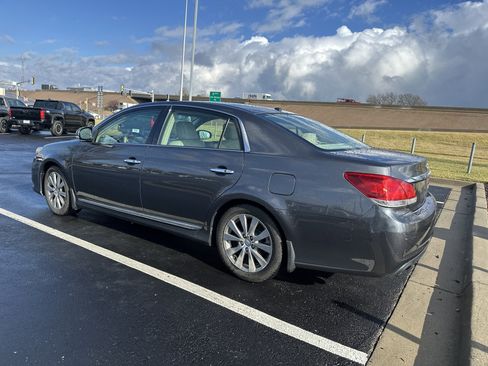 Used 2011 Toyota Avalon Limited image 8