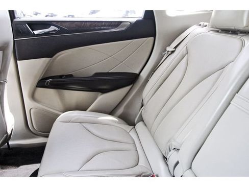 Used 2019 Lincoln MKC Reserve w/ MKC Technology Package FWD image 11