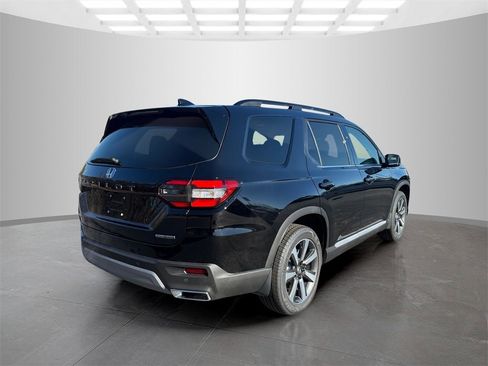 New 2025 Honda Pilot Touring image 7