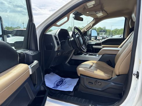 Used 2022 Ford F350 Lariat w/ Lariat Ultimate Package AWD/4WD image 12