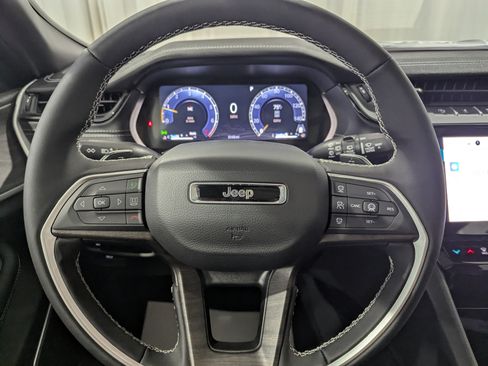Used 2026 Jeep Grand Cherokee L Limited AWD/4WD image 19