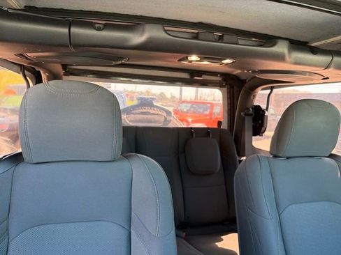 Used 2021 Jeep Wrangler Sport S image 27