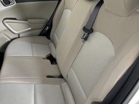 Used 2023 Kia Soul LX w/ LX Technology Package FWD image 17