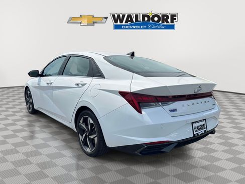 Used 2023 Hyundai Elantra Limited w/ Preferred Accessory Package FWD image 4