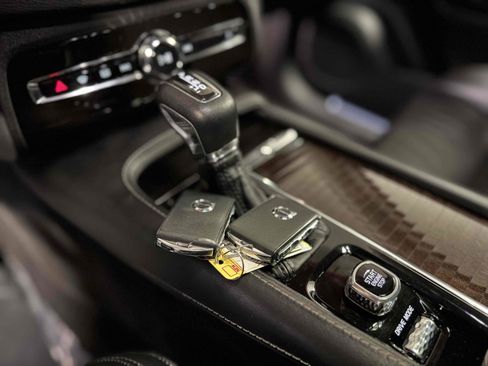 Used 2018 Volvo XC90 T6 Momentum w/ Convenience Package image 8